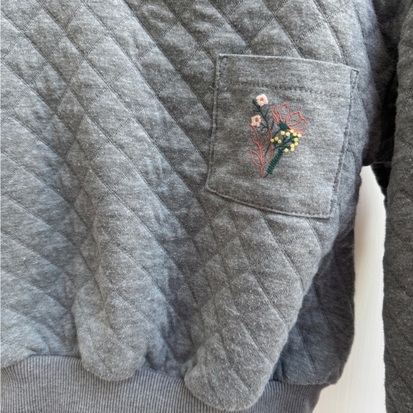 Okie Dokie 3T Girls Gray Quilted Crewneck Sweater/Sweatshirt with Flower Pocket - Picture 3 of 5